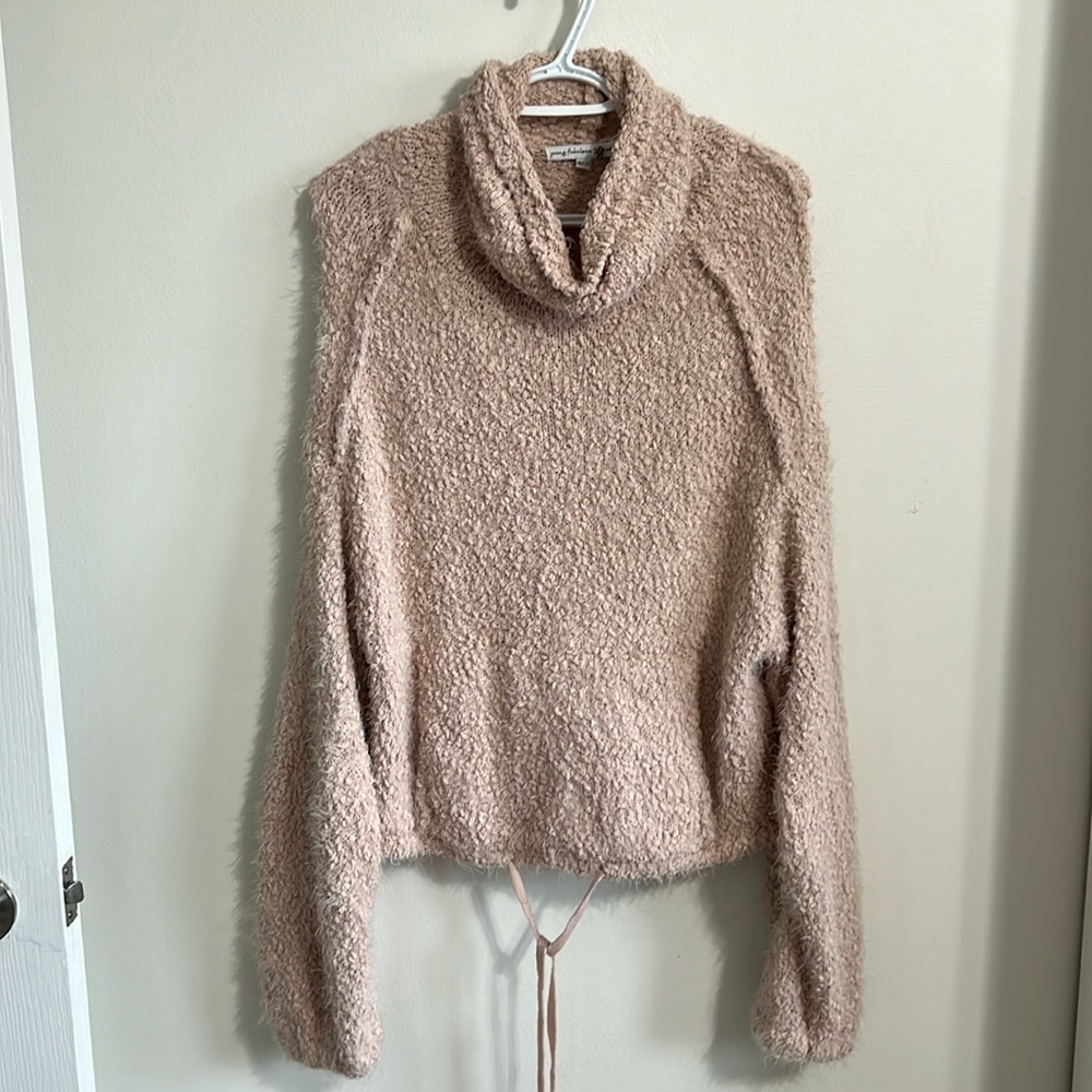 Young, fabulous and broke sweater size S light pink